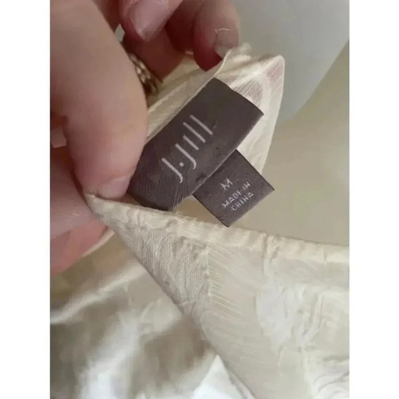 Women's J. Jill Ivory Embroidered Blouse Size M‎ EUC Like New - Picture 6 of 8